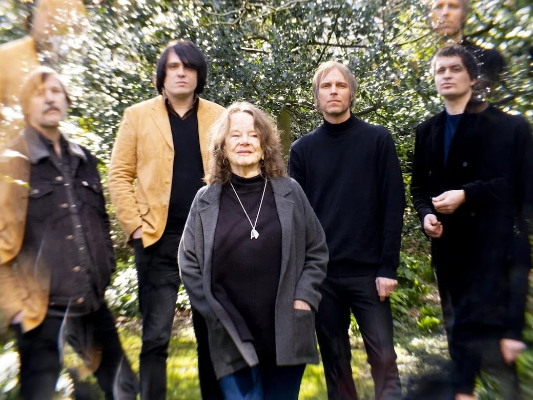 84歳になったBonnie DobsonがThe Hanging Starsと新作アルバム『Dreams』でタッグを組み、先行シングル「Baby’s Got The Blues」を公開