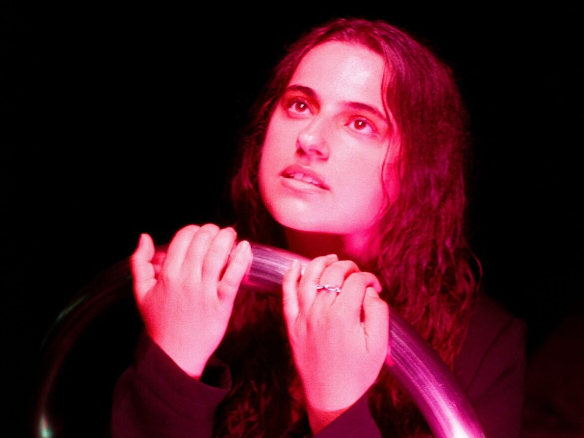 シューゲイズ、ハウス、ハイパーポップが融合。Lipsticismのデビュー作