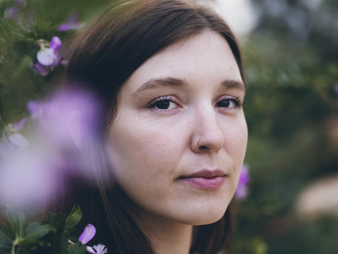 ウィニペグのオルタナティブフォーク、Dominique Adamsがニューアルバム「To Keep」より新曲「Part Time」を発表