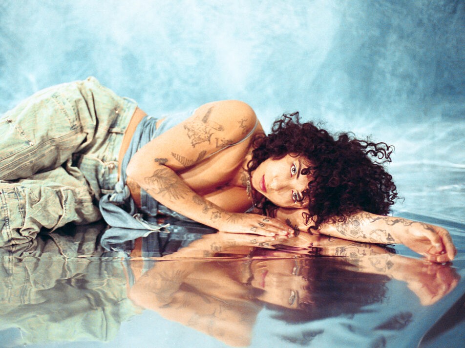 Indigo De Souza、新作『Precipice』から、感情を爆発させるポップロック「Heartthrob」を公開