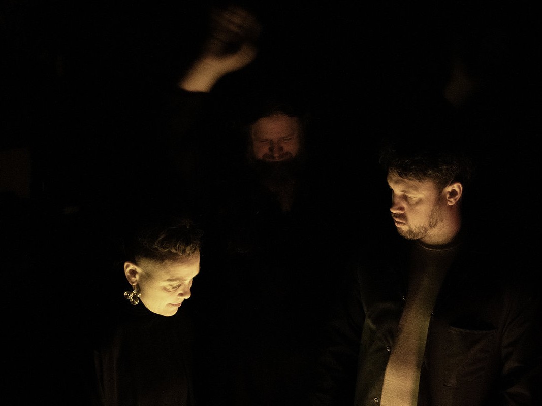 アイルランドのRún、デビューアルバムから先行シングル「Terror Moon」で、死と抑圧が織りなす精神の脅威的な高み