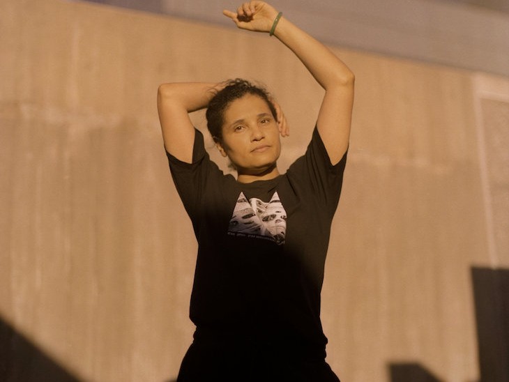 rRoxymore、内なる探求の旅を音楽に。ニューアルバム「Juggling Dualities」で新たなサウンドを披露