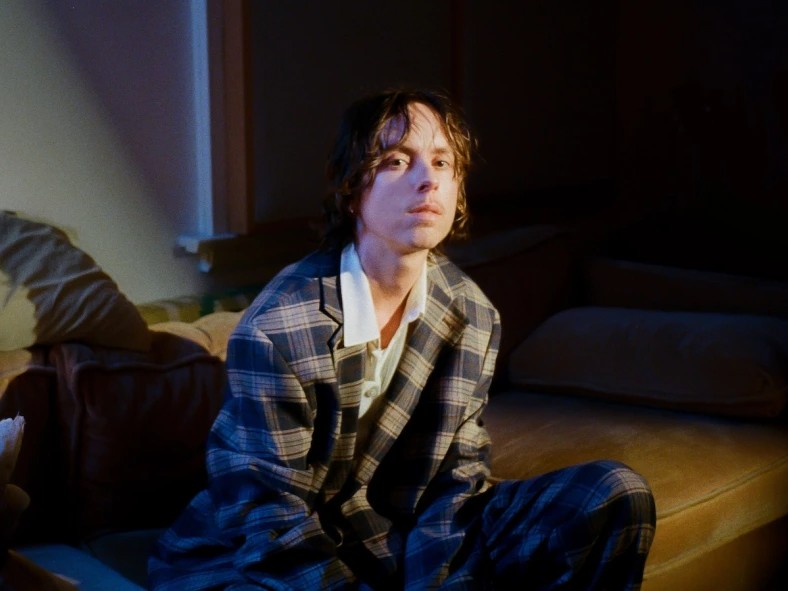 Meg Duffy（Hand Habits）、新作『Blue Reminder』で「愛に直面した際の自己変革」を歌う