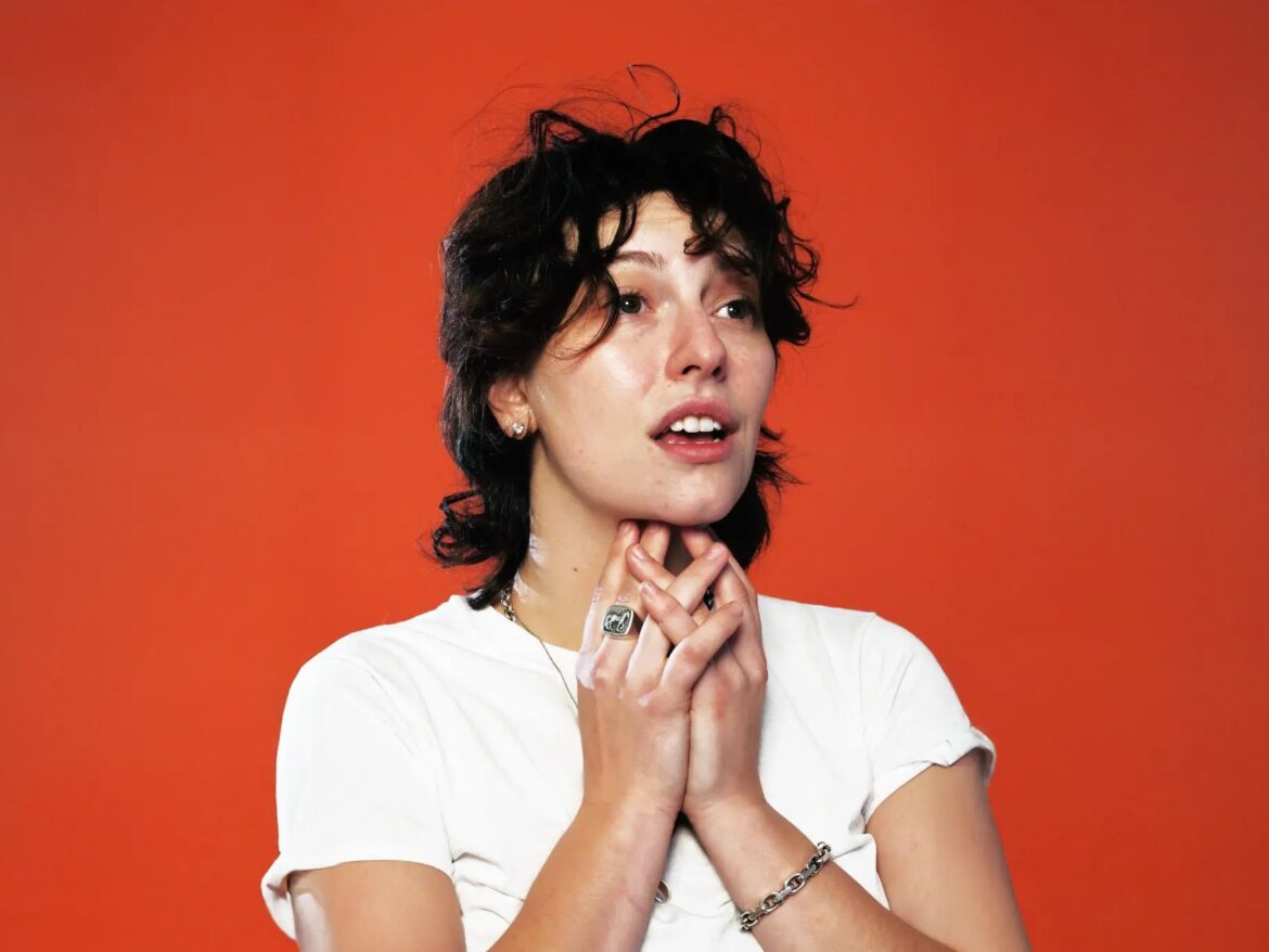 クィアな魅力全開！King Princess、挑発的な先行シングル「RIP KP」と共にニューアルバム発表