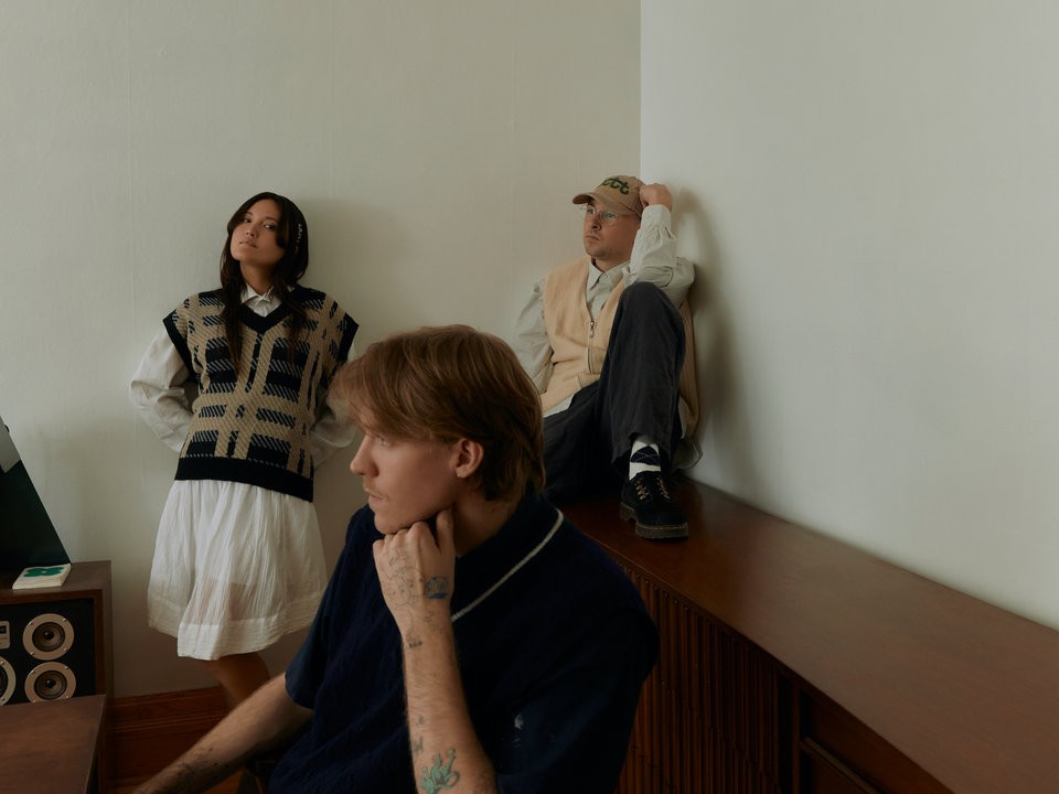 悲しみと再生を紡ぐ新作「Running with Scissors」をリリース！Afternoon Bike Rideが先行シングル「Abigail」をリリース