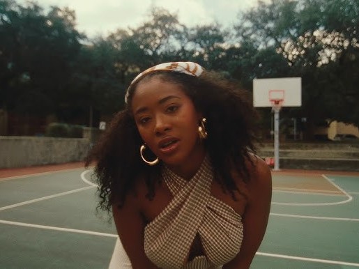 Peyton、新作アルバム『Au』をリリース！自己防衛と「黄金の輝き」を誓う先行シングル「Not Your Girl」公開。