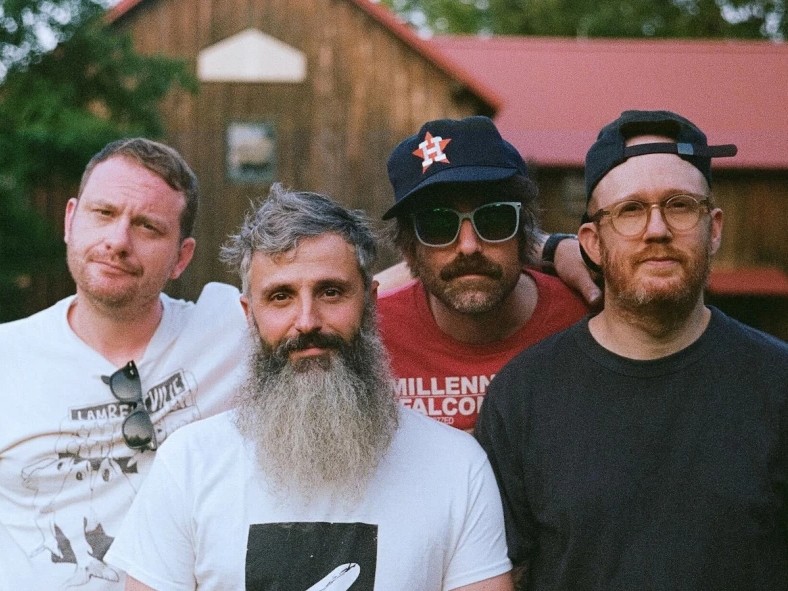 エモ・リバイバルの立役者、Algernon Cadwalladerが完全復活！オリジナルメンバーで新作『Trying Not to Have a Thought』をリリース