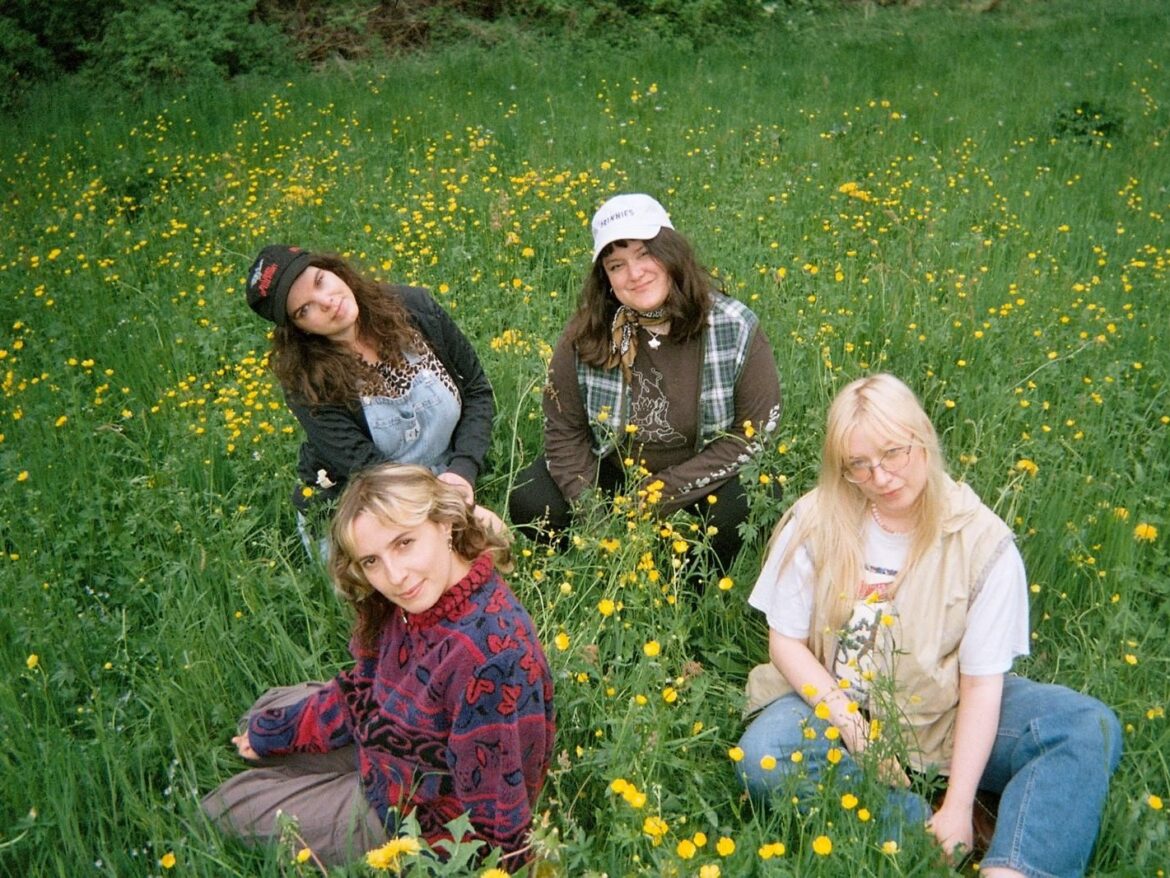 チューリッヒ発のロックバンド、Batbaitが新作で提示する「自分自身の庭を耕す」という哲学──太陽と怒り、そして繊細さが同居する独創的な世界観