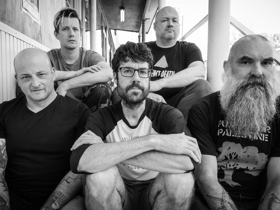 Black Eyes、21年の沈黙を破り新作『Hostile Design』を発表 – Ian MacKayeプロデュースのもと、不協和音のカオスは健在