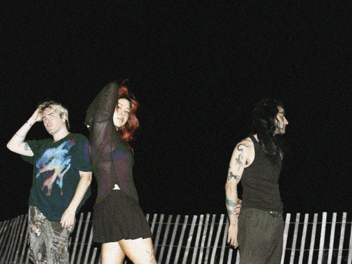 ジャンルの境界を破壊するBLISSPOINT：『Left Respected』が示す、シューゲイザー、インダストリアル、ポップの新たな可能性