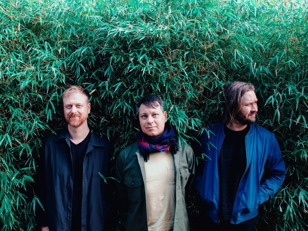 「ディストピアとユーフォリアの融合」 – ノルウェーのバンドCasiokids、2024年の成功を追い風に新作でクラブシーンへ回帰