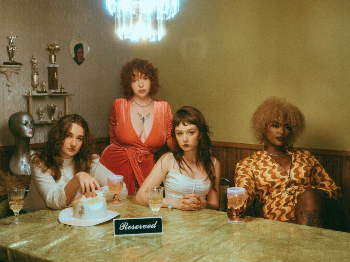 ミネアポリス発Gully Boys、待望のデビューアルバムでシーンに殴り込み – 先行シングル「Mother」で不遜な態度にノーを突きつける