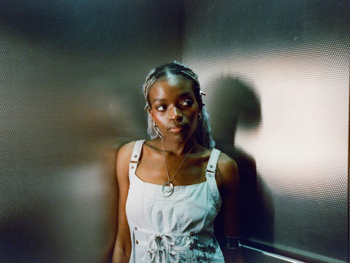 Hannah Jadagu、ニューアルバム『Describe』を発表：キャリアと愛の葛藤から生まれたパーソナルな作品