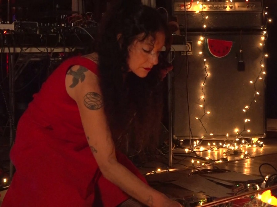 Jessica Mossが、新たなソロ作『Unfolding』を発表：パレスチナへの連帯を表明する内省的なサウンド