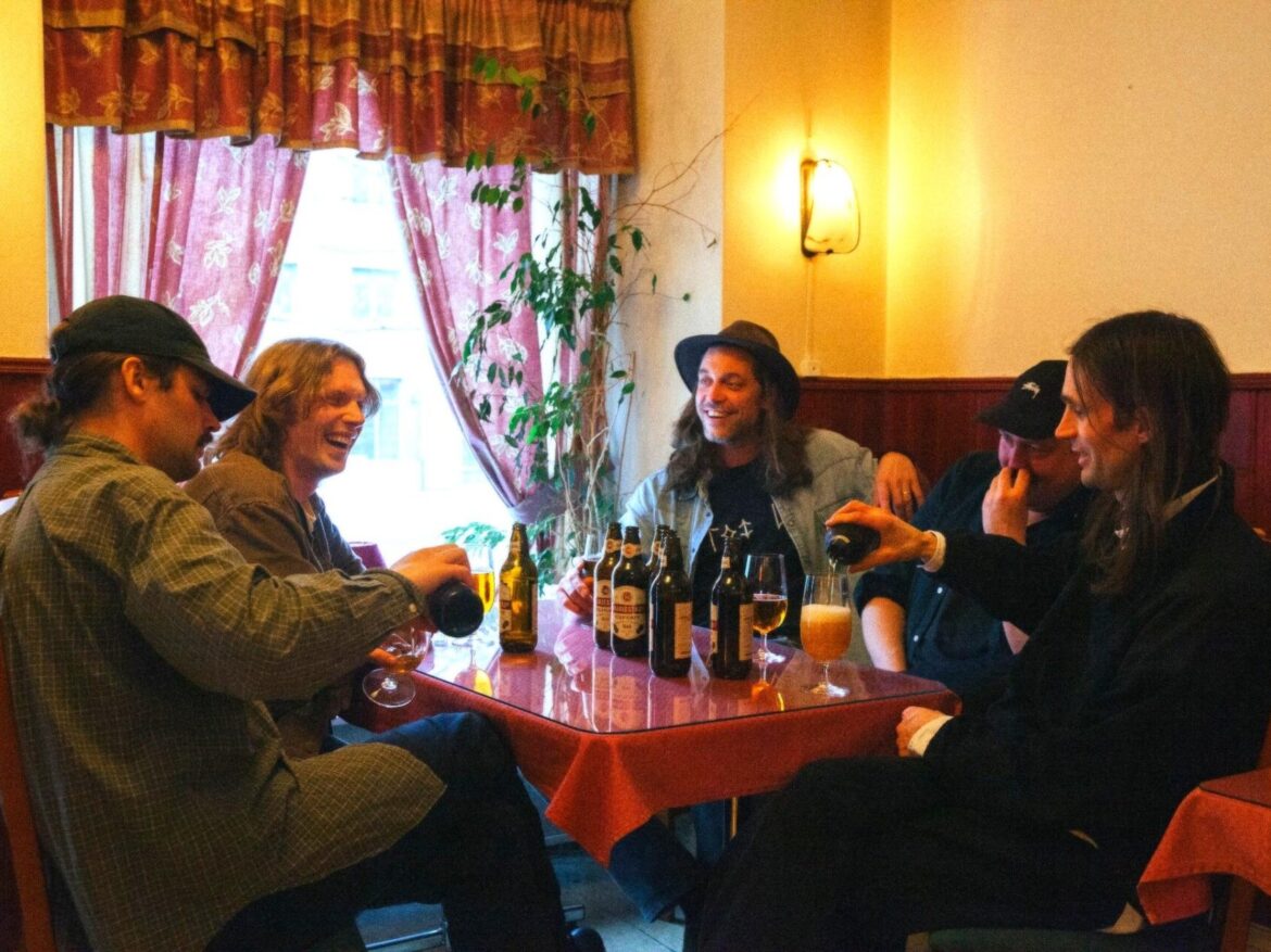 YAST、待望のニューアルバムから先行シングル発表──「余計な回り道はなし」心温まるサウンドスケープを提示