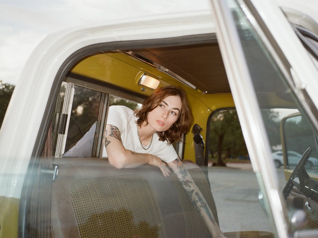 claire rousay、新作『a little death』で原点回帰──ポップ志向から一転、実験音楽の核心へと迫る三部作の完結編