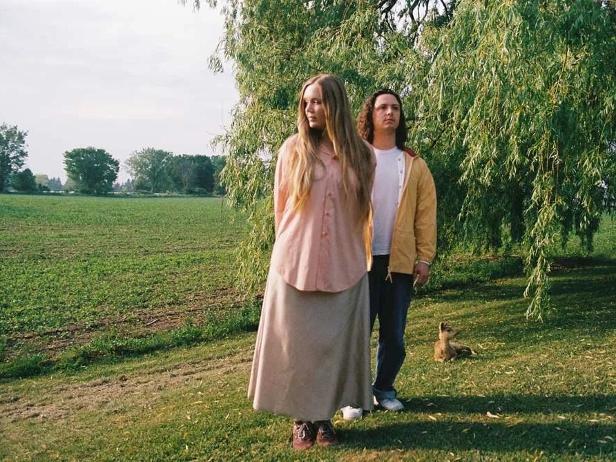 トロント出身のデュオ Babygirl。音楽のルーツと独特なサウンド：ポップ哲学者が生み出す唯一無二の音 10年の歳月を経て結実した完璧主義者の作品