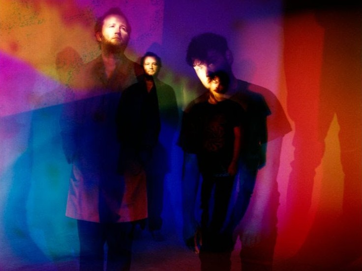 新たなサウンドの探求と豪華コラボレーション C.Y.M.、再始動後初のデビューアルバムを発表。Cherry Glazerr や Day Waveら豪華ゲストを迎え、90年代クラシックから影響を受けた新たな電子音楽の世界を切り開く。