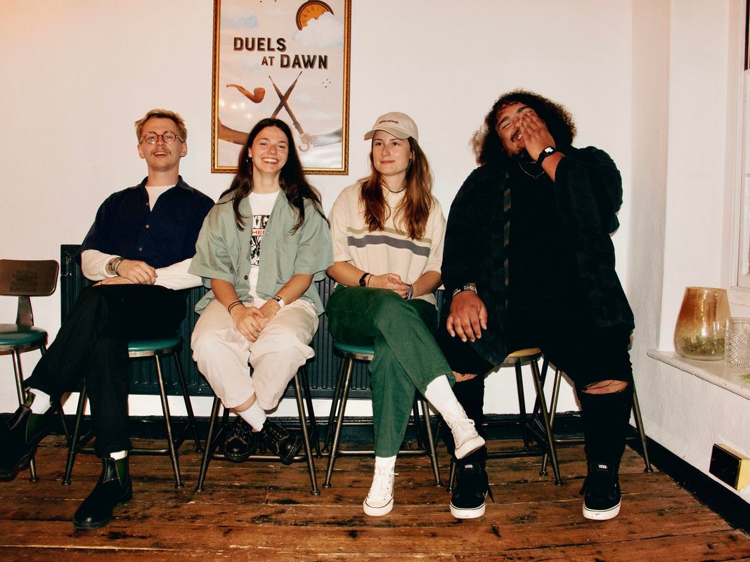 SUDSが描く友情のレジリエンス：グリニッジ・ヴィレッジとエモ・リバイバルから生まれたストーリーテリングの魅力