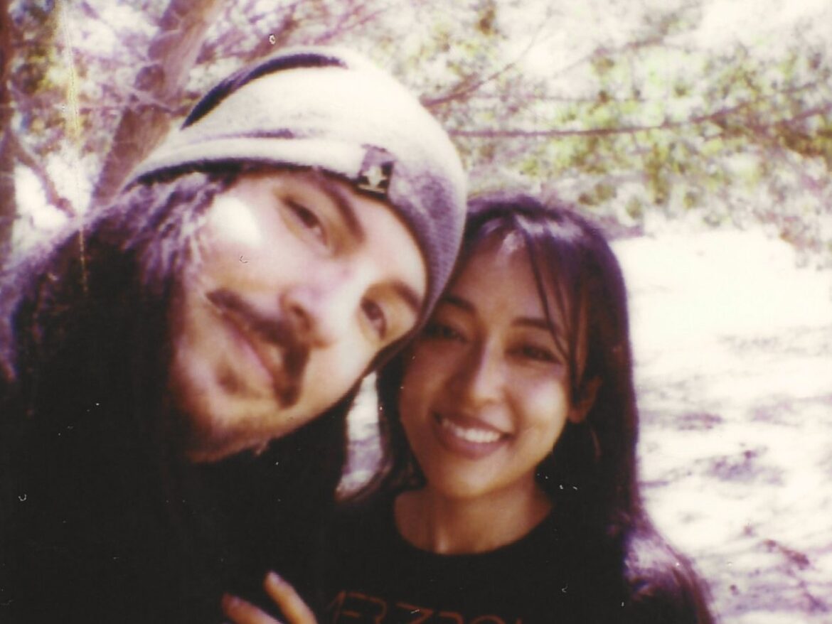 ドローン・メタルと哲学の融合：Shrine Maidenが新作『A Theory of /Cloud/』と先行シングル「And I Arise (reprise)」で描く光と闇のダイナミクス