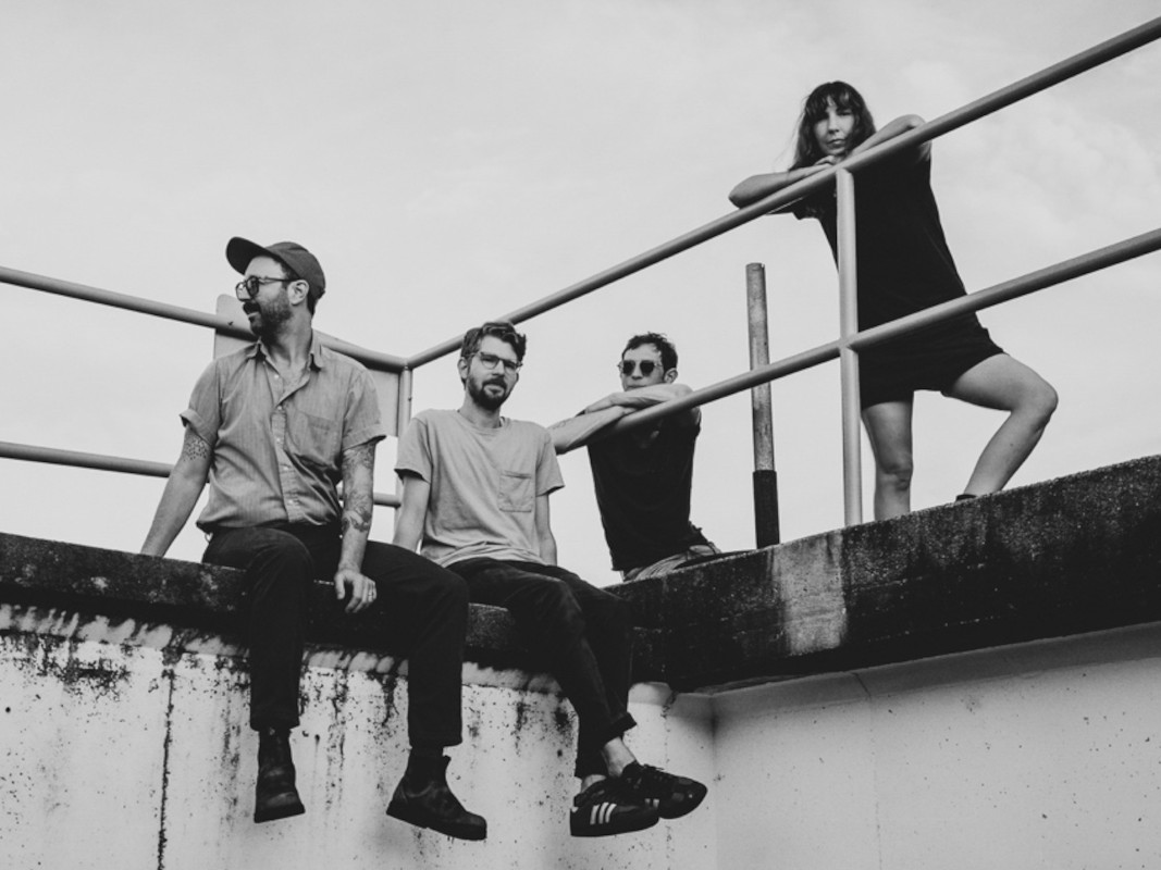 バンドの進化を示す『wet glass』：新メンバーを迎え、さらに結束力を高めたVerity Den