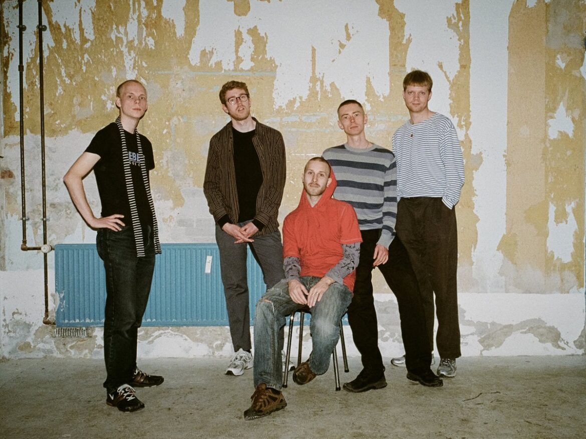 Young Couple、『yc』からの先行シングル「As the leaves unfold」で、ドリームポップとネオ・サイケデリアを融合させた独自のサウンドを提示