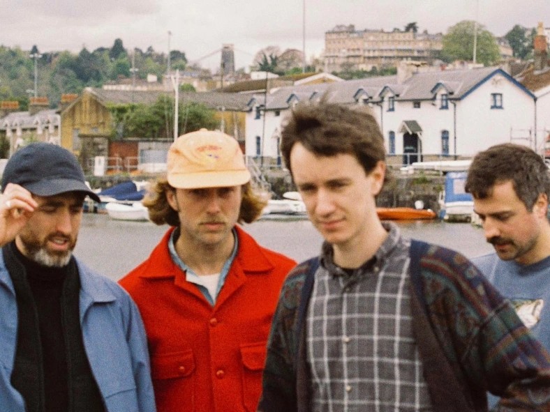 90年代インディロックへの回帰：Langkamerが新作『No』から公開した先行シングル「Crows」が描く「後期資本主義下でのアート制作の苦闘」