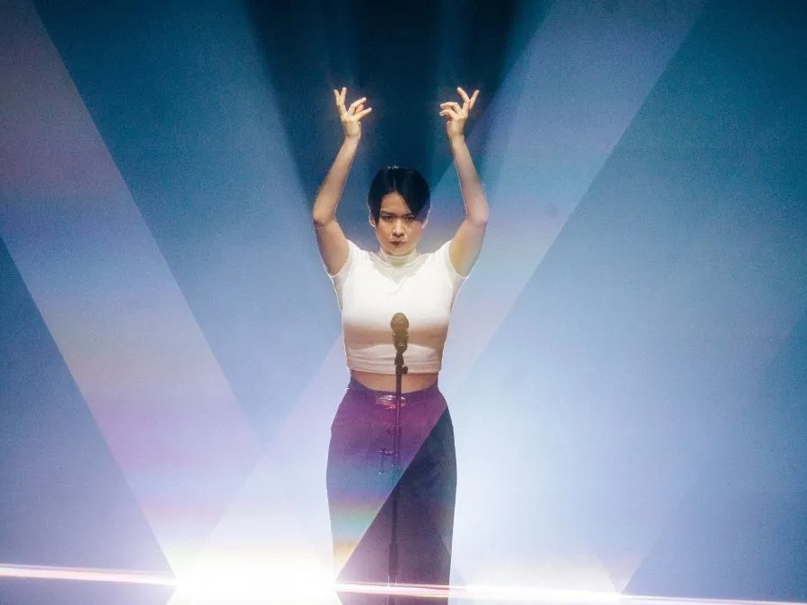 コンサートフィルムと連動：Mitskiの10年のキャリアを凝縮した21曲入りライブアルバムが「Name Your Price」形式でリリース、収益の一部はDirect Reliefへ