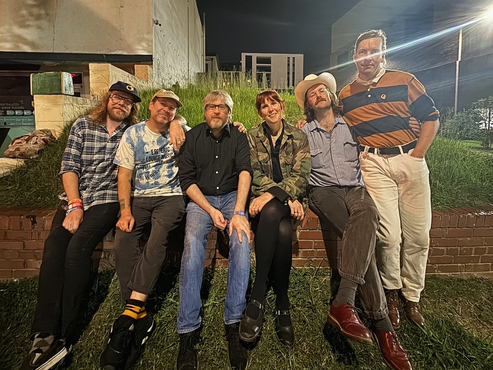 Winged Wheel、Sonic YouthのSteve Shelleyら擁する異色コレクティブが3rdアルバム『Desert So Green』から先行シングル「Speed Table」を公開