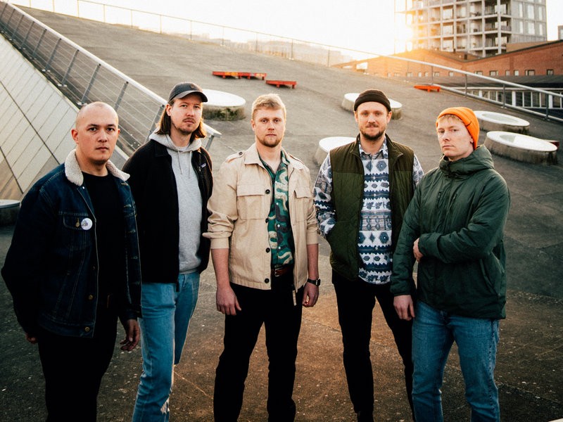 デンマークのブラックゲイズ・バンド MØL が新作『Dreamcrush』を来年発表：「Smashing Pumpkins風グランジポップ」要素を取り入れ、「勝利のメロディックなリフ」で容赦なさと可憐さを両立