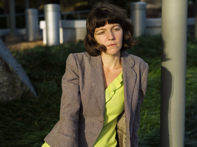 人生の変化と自然との和解：Natalie Jane Hillがニューアルバム『Hopeful Woman』で描く、人間のスケールで築かれた賢明で人道的な希望