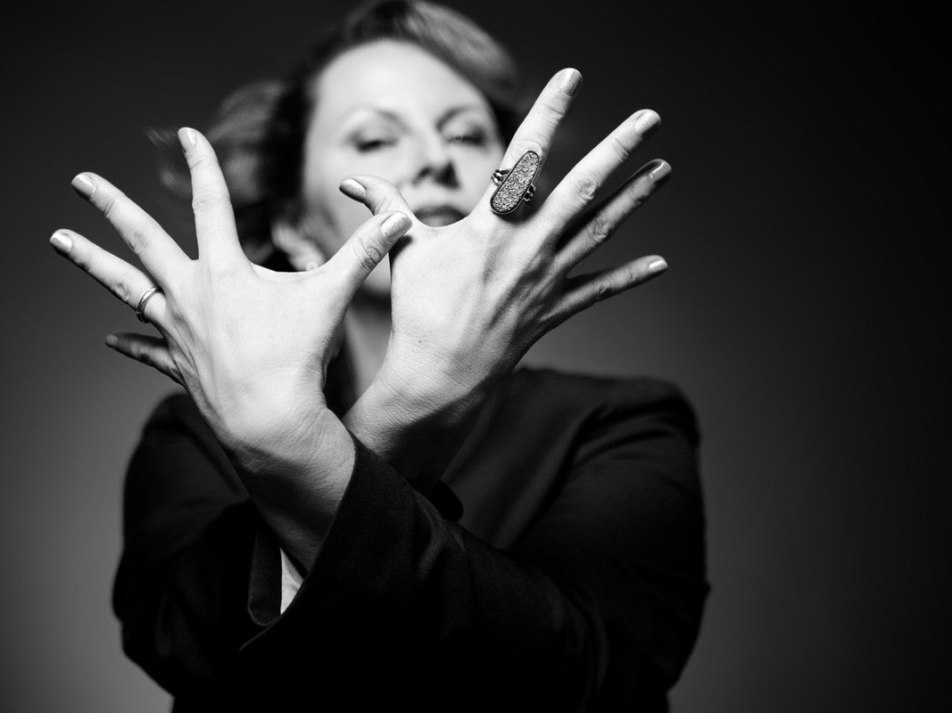 Drop Nineteensのコアメンバー Paula Kelley、20年超の時を経てソロカムバック：新作『Blinking As The Starlight Burns Out』を3月にリリース