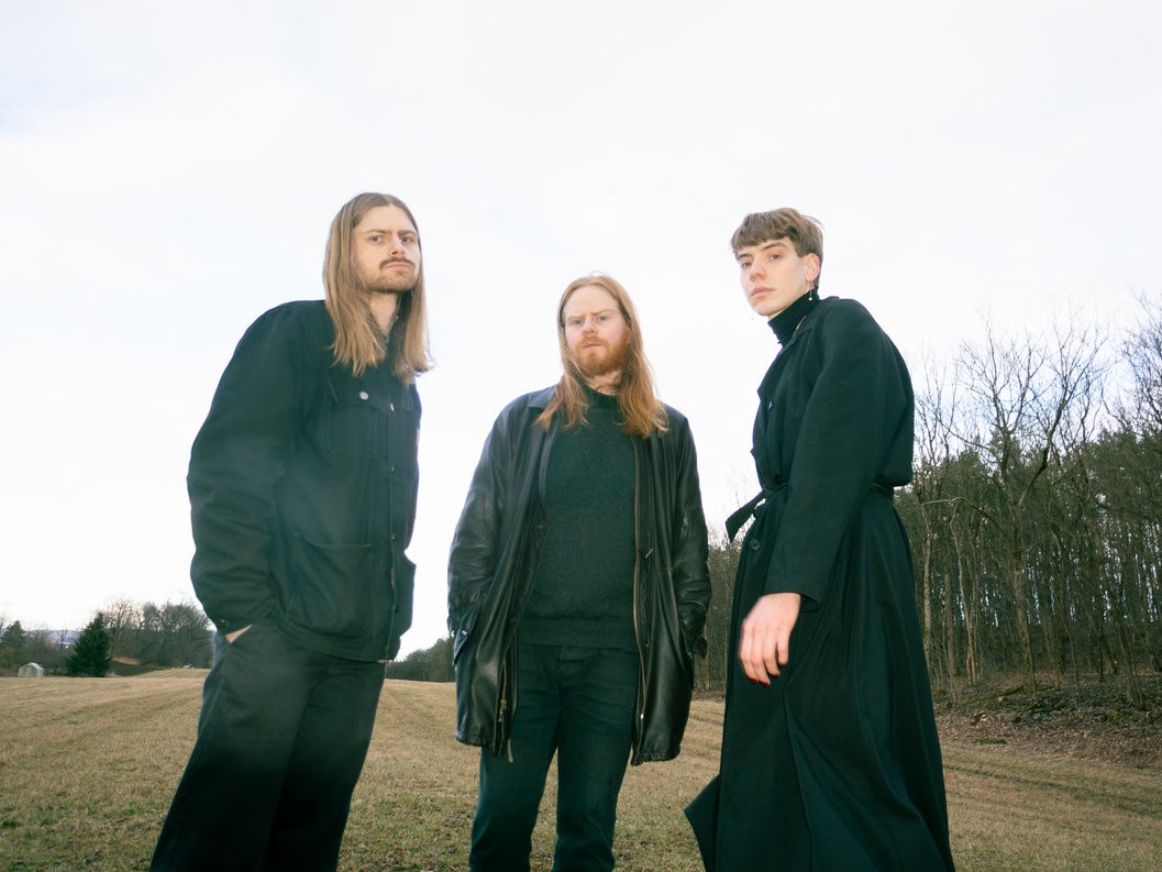 ブラックメタルvsハードコア、Rosa Faenskapが新曲「Bygg til himmelen」で描く「資本主義と植民地主義の破壊的な力」：「若者の反抗」をイデオロギー的に昇華させたプログレッシブ・ハードコアの挑戦