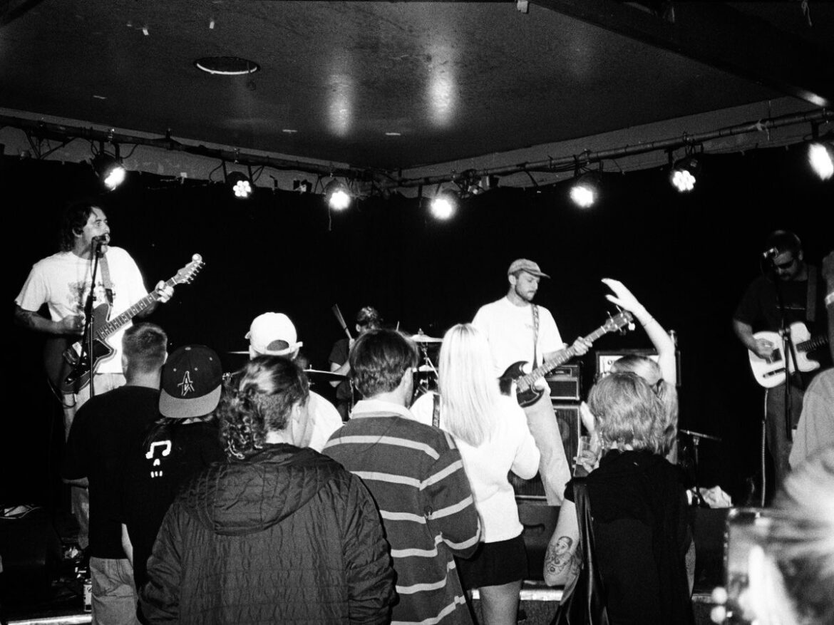 オーストラリア・サーフコースト発のガレージロック Sargent Baker：多作な活動を経て新作LP『Loose Ends』からの先行シングル「Gotta Be The One」を公開