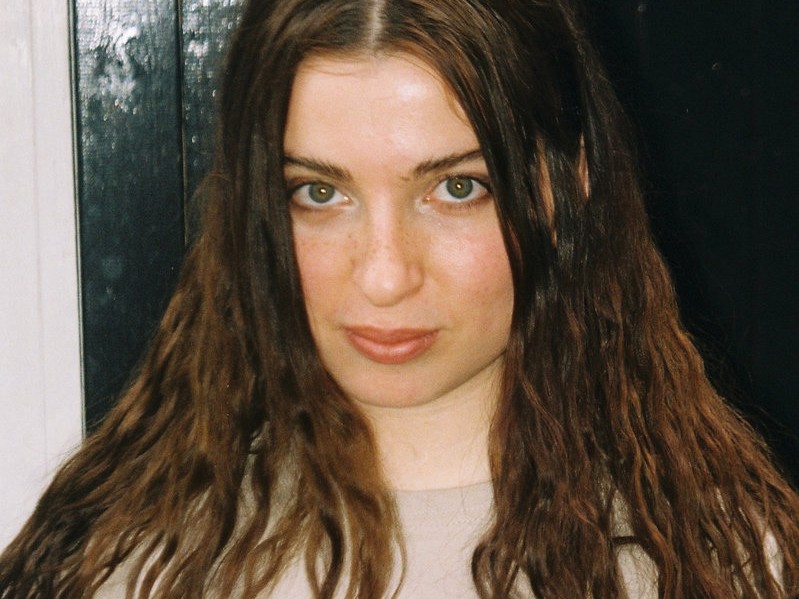 elsasがシングル「IN MY WOMB」で予告、新作EP『APORIAMOR』は4年間の自己治療と開かれた心による失恋からの解放記録