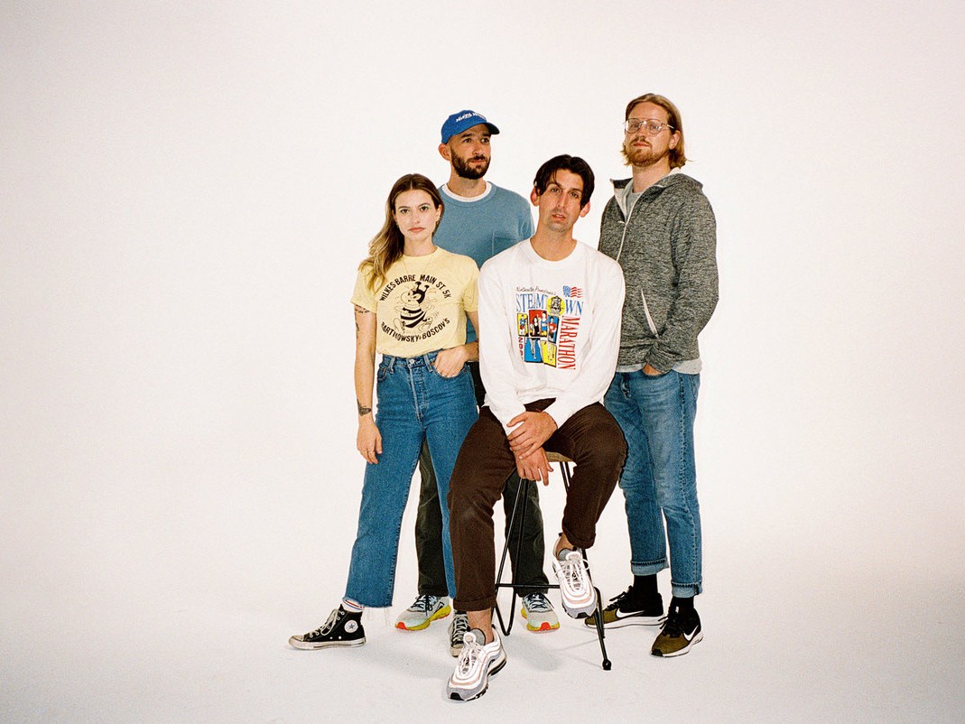 Tigers Jawが子供時代の奇妙な夢から着想を得た先行シングル「Head Is Like A Sinking Stone」を発表：来年3月リリースのニューアルバム『Lost On You』に寄せる予期せぬ美しさ