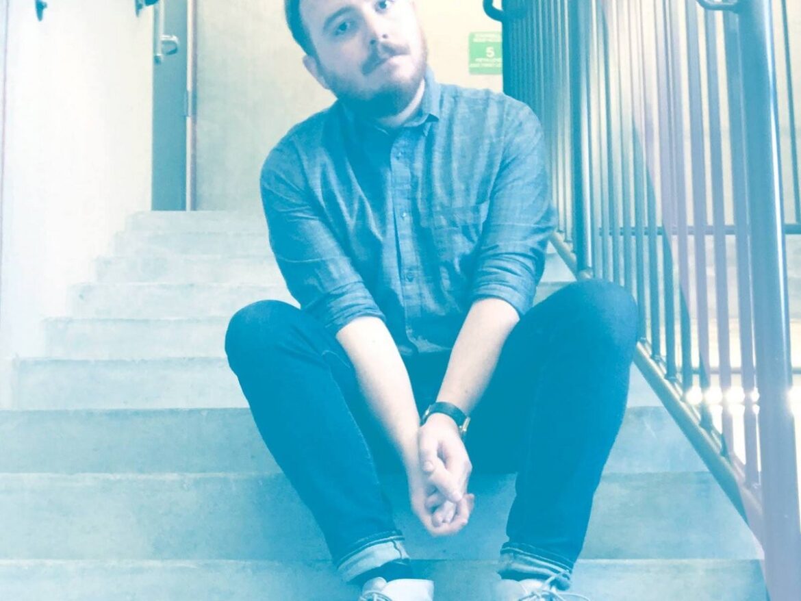 Alex Melton、待望のオリジナル・デビュー作『The Process』がリリース。Four Year StrongのAlan Dayを迎え、人生の「過程」に宿る美しさを描く、至高のポップパンク・レコード。