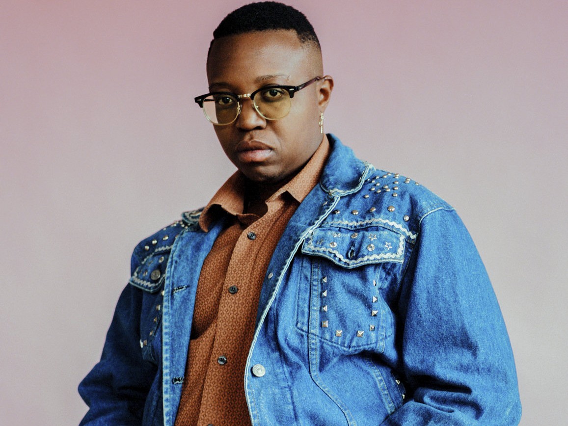 Anjimile が 4AD から贈る光の讃歌：豪華ゲストと紡ぐ、親密でオーガニックな最新作『You’re Free to Go』