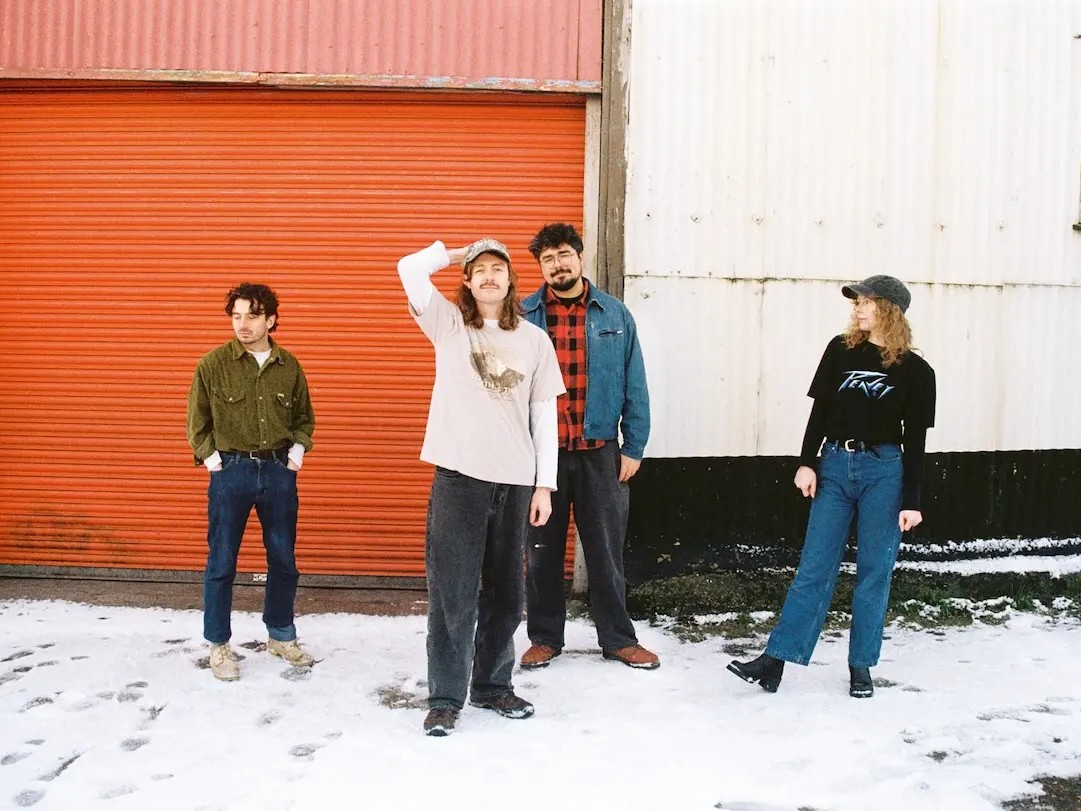 英国ノリッジの至宝Brown Horse、3rdアルバム『Total Dive』を発表。米英のインディー精神が溶け合う、深く温かなカントリー・ロック