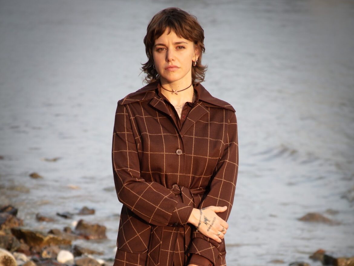 困難を越えて辿り着いた、Cat Clydeの新境地。Sound Cityで録音された、ライブ感溢れる内省的フォークの極致