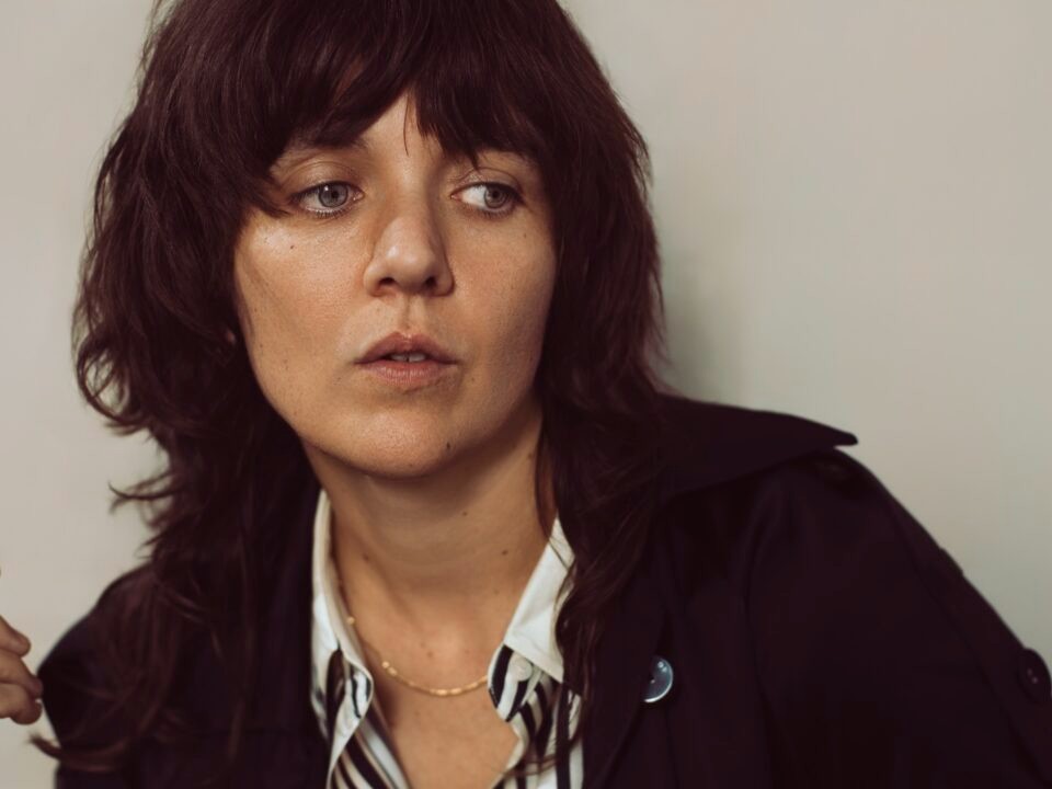 Courtney Barnett、待望の4thアルバムリリース決定。Waxahatcheeとの共演曲「Site Unseen」を公開。2年の歳月を経て完成した、迷いを断ち切り未来へ進むための新境地。