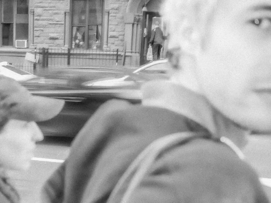 実験電子音楽家Elori Saxlと名手Henry Solomonが贈る新境地。ミニマリズムと現代ポップが融合した、シンセと木管楽器の親密な対話。ロサンゼルスの夜が生んだ、直感的で身体的なデビュー作。