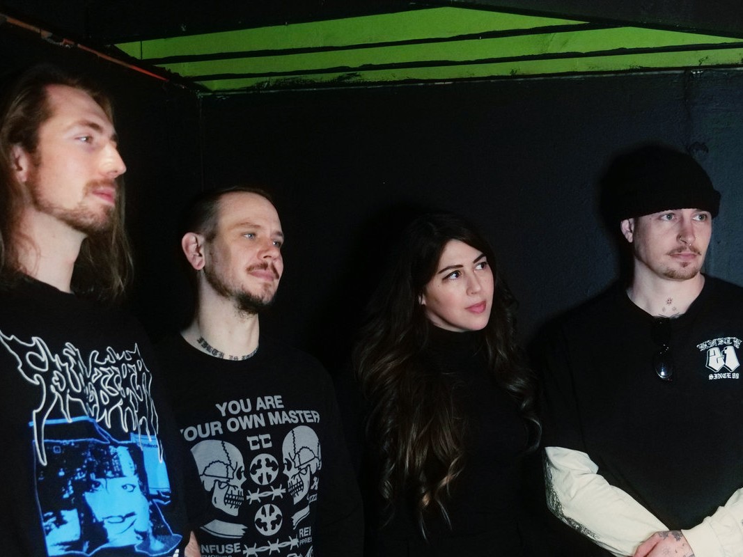 シアトルのFilth Is Eternalが放つ新境地。新作より、攻撃性と旋律が共鳴する「Stay Melted」公開。無気力な世界を断ち切るパンクの衝動と、美しき真実が宿る衝撃の進化を見よ。