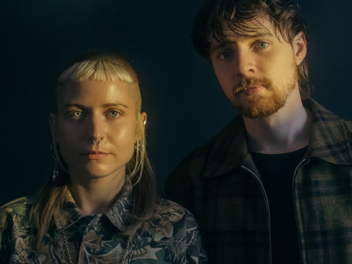 Green-Houseの最新作『Hinterlands』がGhostlyより登場。細野晴臣やFFの要素を織り交ぜ、バイオミミクリーを掲げた重層的な音響で、自然と調和する理想郷を描く。