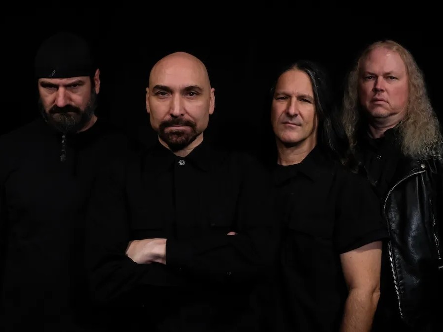 Immolation が通算 12 枚目のアルバム『Descent』を発表。中毒性溢れるサウンドと圧倒的な完成度で、ジャンルの限界を再定義する