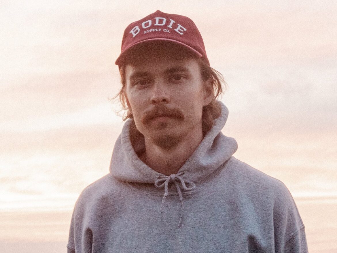 オンタリオの小さな町から届く、動物たちへのラブレター：Jaguar Sunが描く、きらめくギターと霞がかったシンセが織りなすエモーショナルなドリーム・ポップの世界