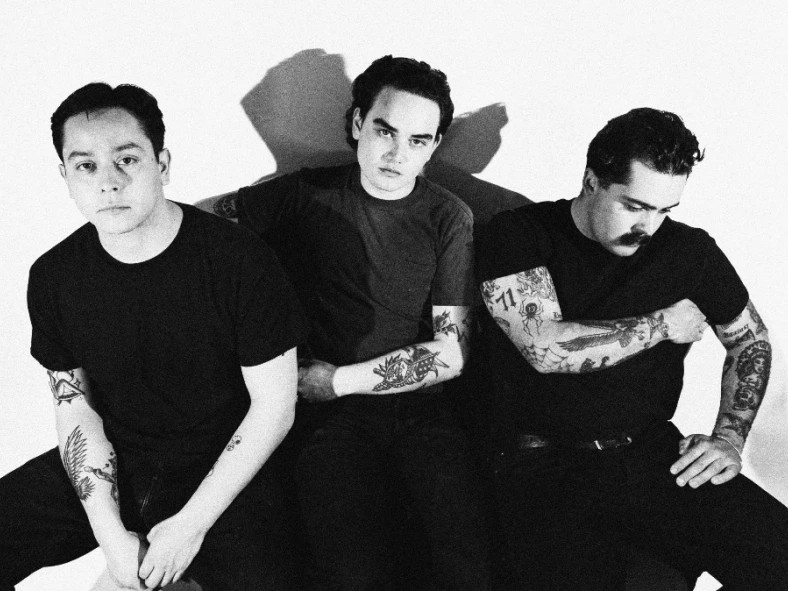 LAスクリーモの新星Knumears、デビュー作『Directions』をリリース。Jeromes DreamのJeff Smithも参戦。Jack Shirleyが刻んだ、家族愛と剥き出しの感情が咆哮する衝撃の全貌。