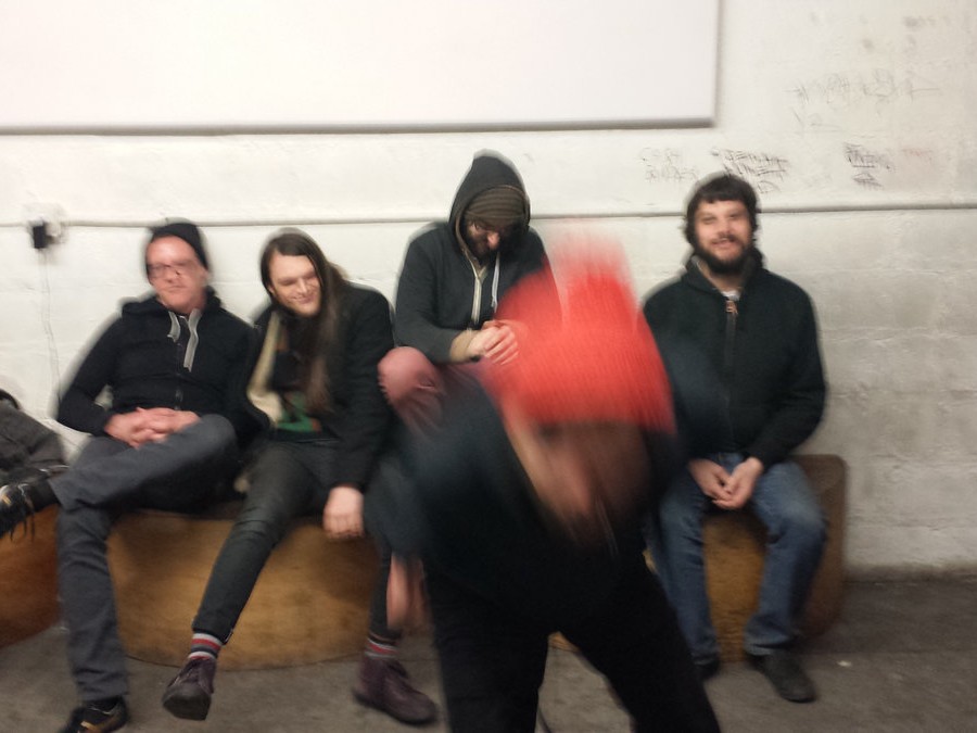 マサチューセッツの雄Landowner、待望の新作。結成以来の美学「抑制と精密」が最高潮に。先行シングル「Rival Males」を皮切りに、最も完成されたミニマル・パンクの全貌が今明かされる。