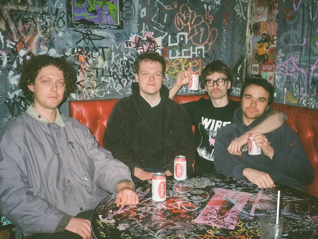 モントリオールのPrism Shores、新作発表！C86からシューゲイザーまでを横断。緻密なギターポップと「最大主義」な轟音が融合した、バンド史上最も勇敢な一作