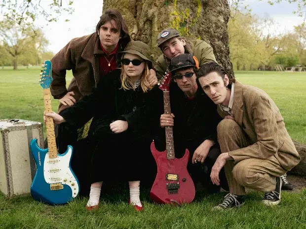 元 Porridge Radio の Georgie 率いる SUEP、DIY 精神が結晶化した 1st アルバムをリリース。失敗したデートから生まれた「Highway II」の輝き